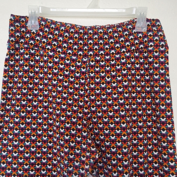 LuLaRoe Leggings Tall and Curvy will be free if bundled with another item - Picture 8 of 13